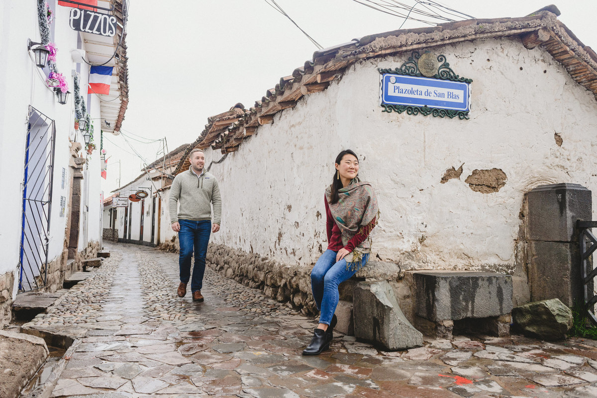 sesión de pareja preboda couple goals cusco san blas flytographer engagement session