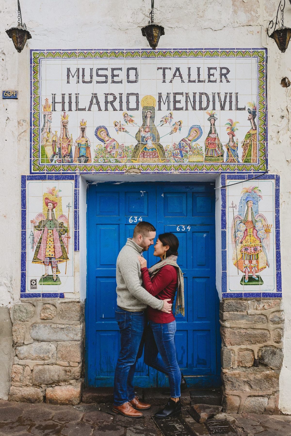 sesión de pareja preboda couple goals cusco san blas flytographer engagement session
