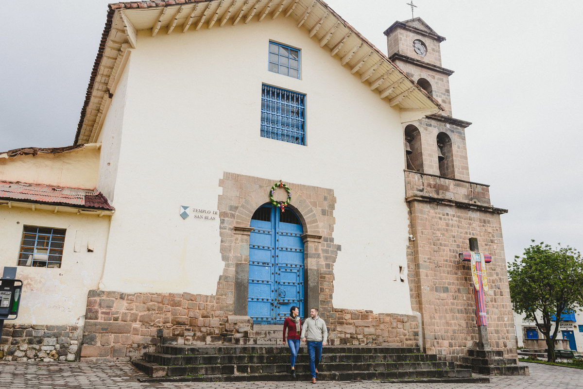 sesión de pareja preboda couple goals cusco san blas flytographer engagement session