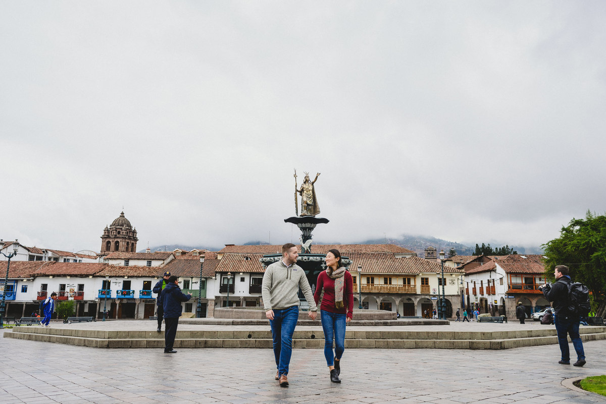 sesión de pareja preboda couple goals cusco san blas flytographer engagement session