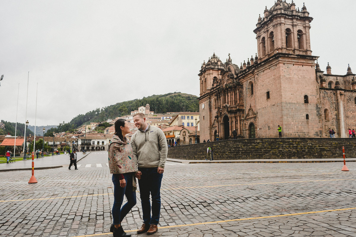 sesión de pareja preboda couple goals cusco san blas flytographer engagement session