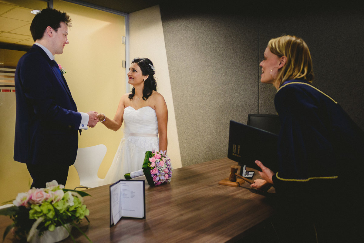 trouwfotograaf, wedding, civil ceremony, stadsloket amsterdam zuid, bruiloft, verloofd