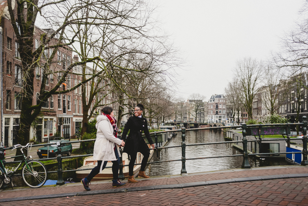 holiday photography, photographer in Amsterdam, photographer for holidays, amsterdam, netherlands, family photographer, lgtb, lesbian couple, flytographer in Amsterdam, jordaan, same sex