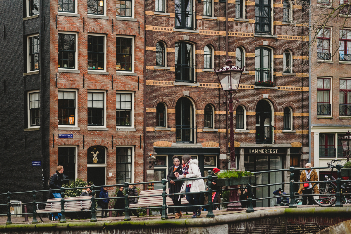 holiday photography, photographer in Amsterdam, photographer for holidays, amsterdam, netherlands, family photographer, lgtb, lesbian couple, flytographer in Amsterdam, jordaan, same sex