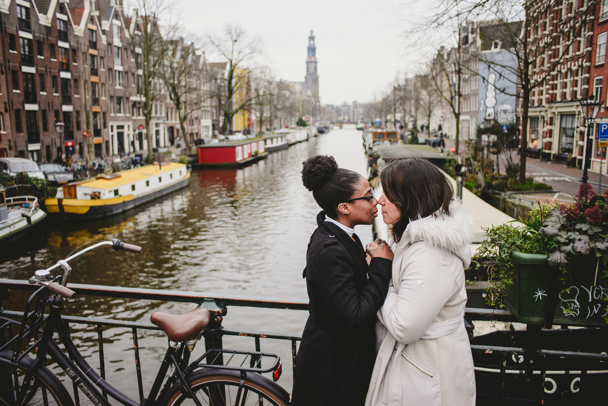 holiday photography, photographer in Amsterdam, photographer for holidays, amsterdam, netherlands, family photographer, lgtb, lesbian couple, flytographer in Amsterdam, jordaan, same sex couple