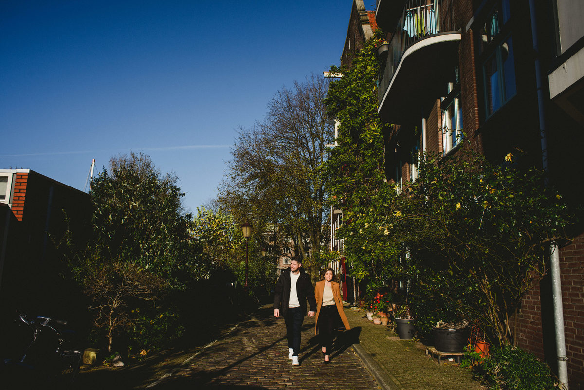 Trouwfotograaf, Bruidsfotograaf, Amsterdam. Engagement photo session made in Amsterdam West, Prinseneiland and Westerpark in a weekday in Amsterdam. Casual Photo session for couples. Photographer Joanna Pantigoso