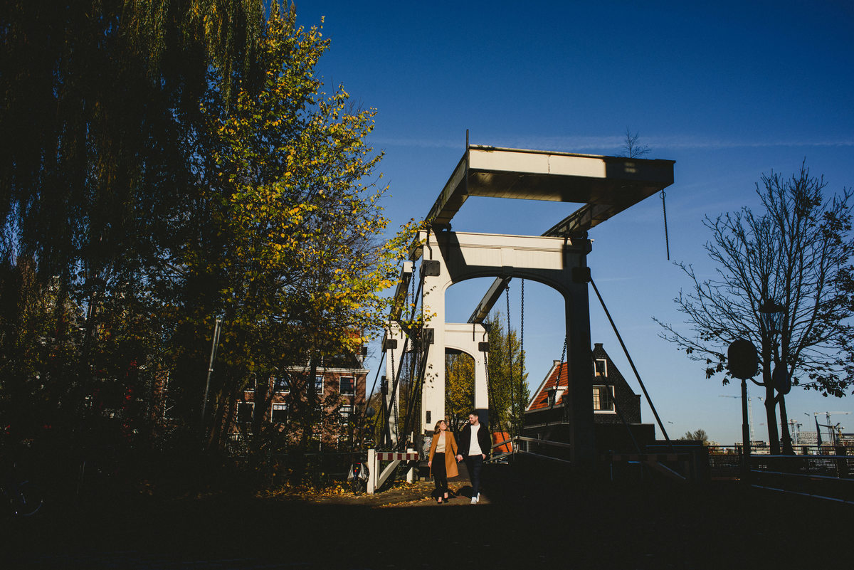 Trouwfotograaf, Bruidsfotograaf, Amsterdam. Engagement photo session made in Amsterdam West, Prinseneiland and Westerpark in a weekday in Amsterdam. Casual Photo session for couples. Photographer Joanna Pantigoso