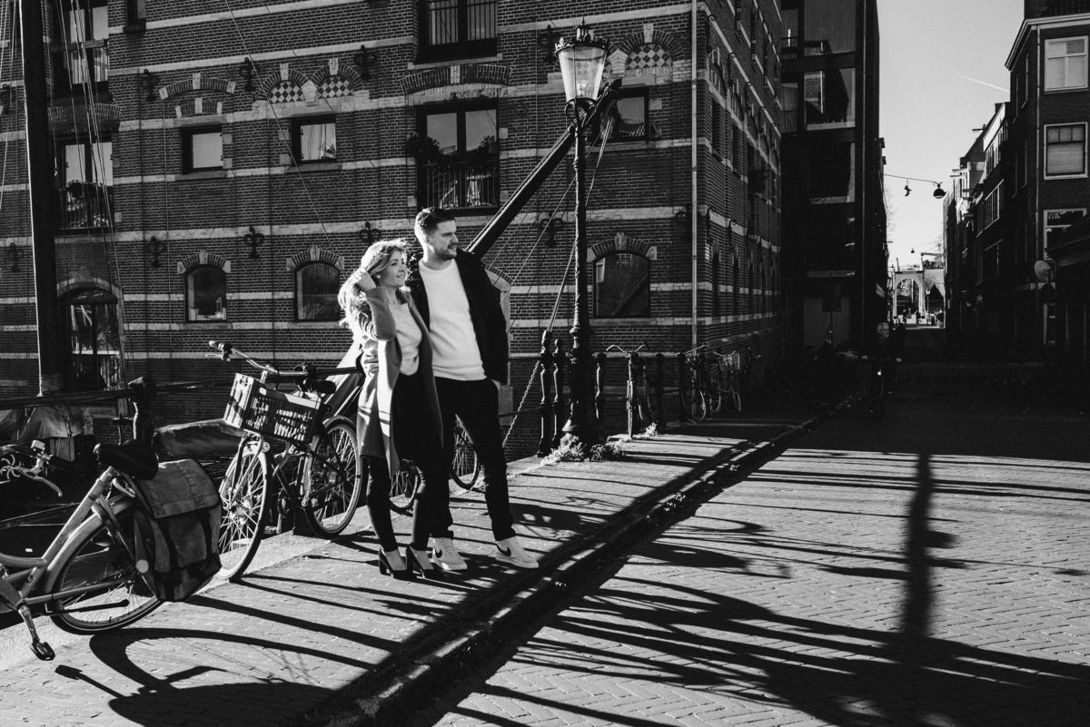 Trouwfotograaf, Bruidsfotograaf, Amsterdam. Engagement photo session made in Amsterdam West, Prinseneiland and Westerpark in a weekday in Amsterdam. Casual Photo session for couples. Photographer Joanna Pantigoso