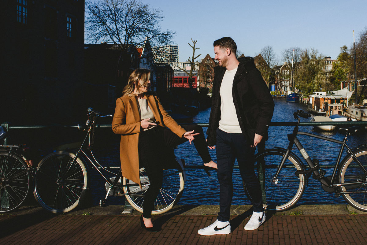 Trouwfotograaf, Bruidsfotograaf, Amsterdam. Engagement photo session made in Amsterdam West, Prinseneiland and Westerpark in a weekday in Amsterdam. Casual Photo session for couples. Photographer Joanna Pantigoso