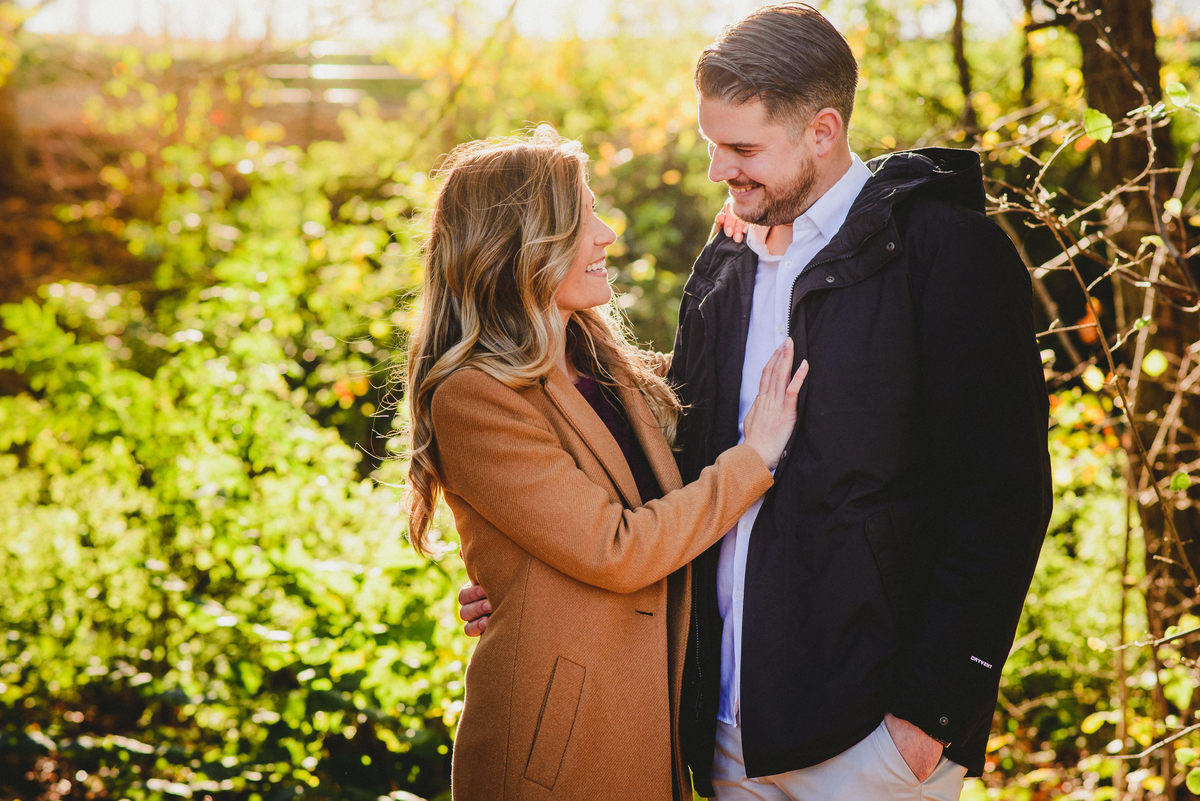 Trouwfotograaf, Bruidsfotograaf, Amsterdam. Engagement photo session made in Amsterdam West, Prinseneiland and Westerpark in a weekday in Amsterdam. Casual Photo session for couples. Photographer Joanna Pantigoso