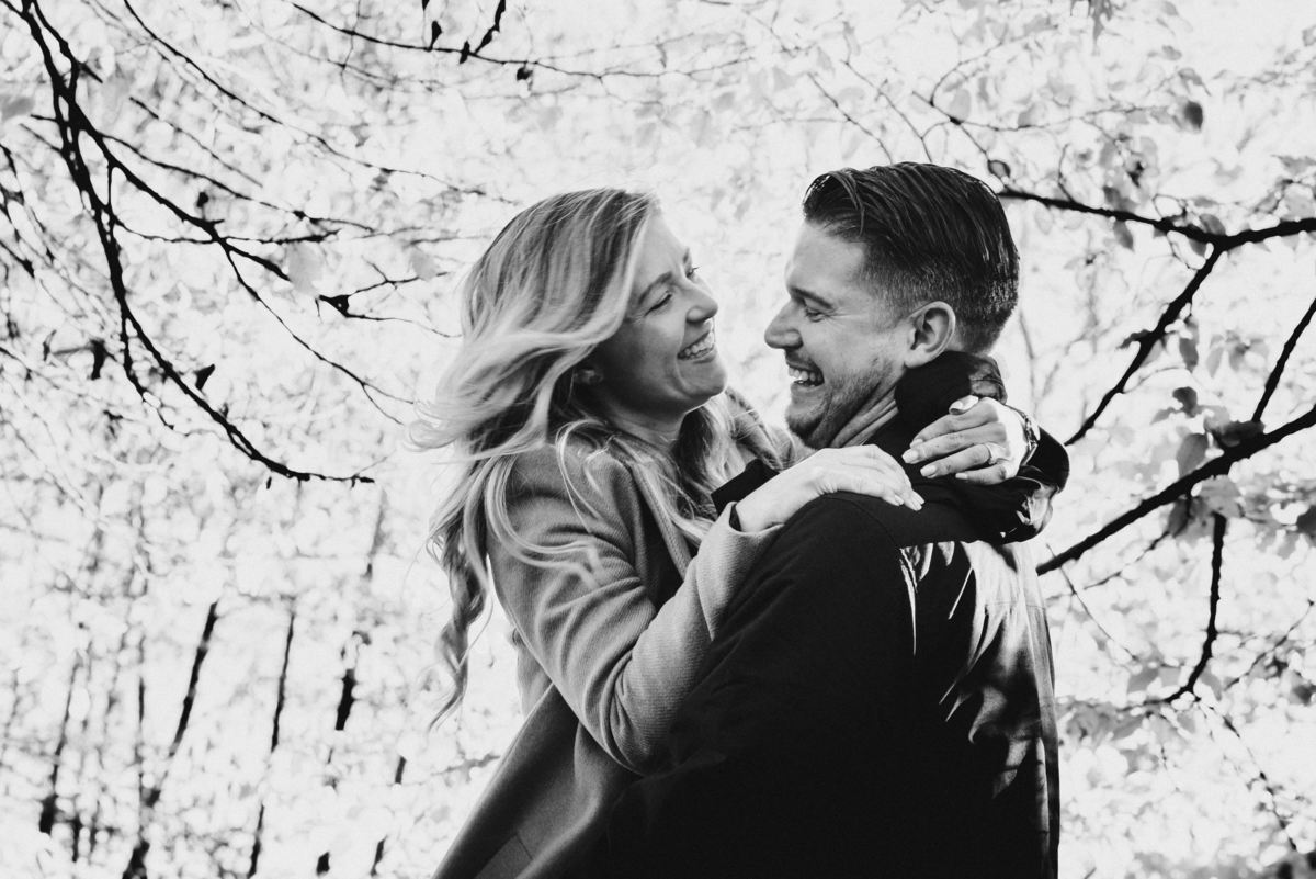 Trouwfotograaf, Bruidsfotograaf, Amsterdam. Engagement photo session made in Amsterdam West, Prinseneiland and Westerpark in a weekday in Amsterdam. Casual Photo session for couples. Photographer Joanna Pantigoso