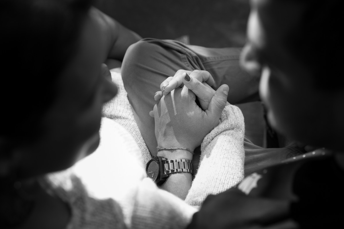 Bruno Brum foto e filmagem - Santos Orquidario - ensaio de casamento de maos dadas