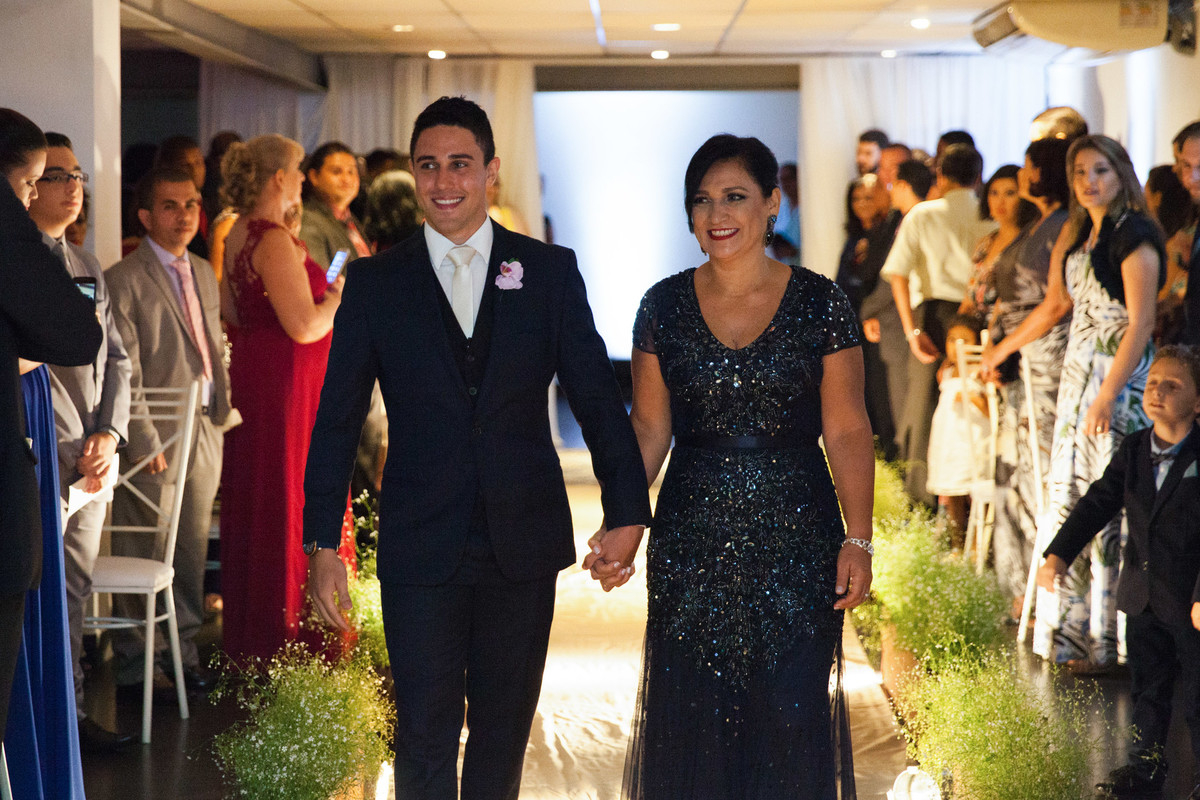 Bruno Brum foto e filmagem - Santos - Sao Paulo - casamento - noivo entrando com a mãe