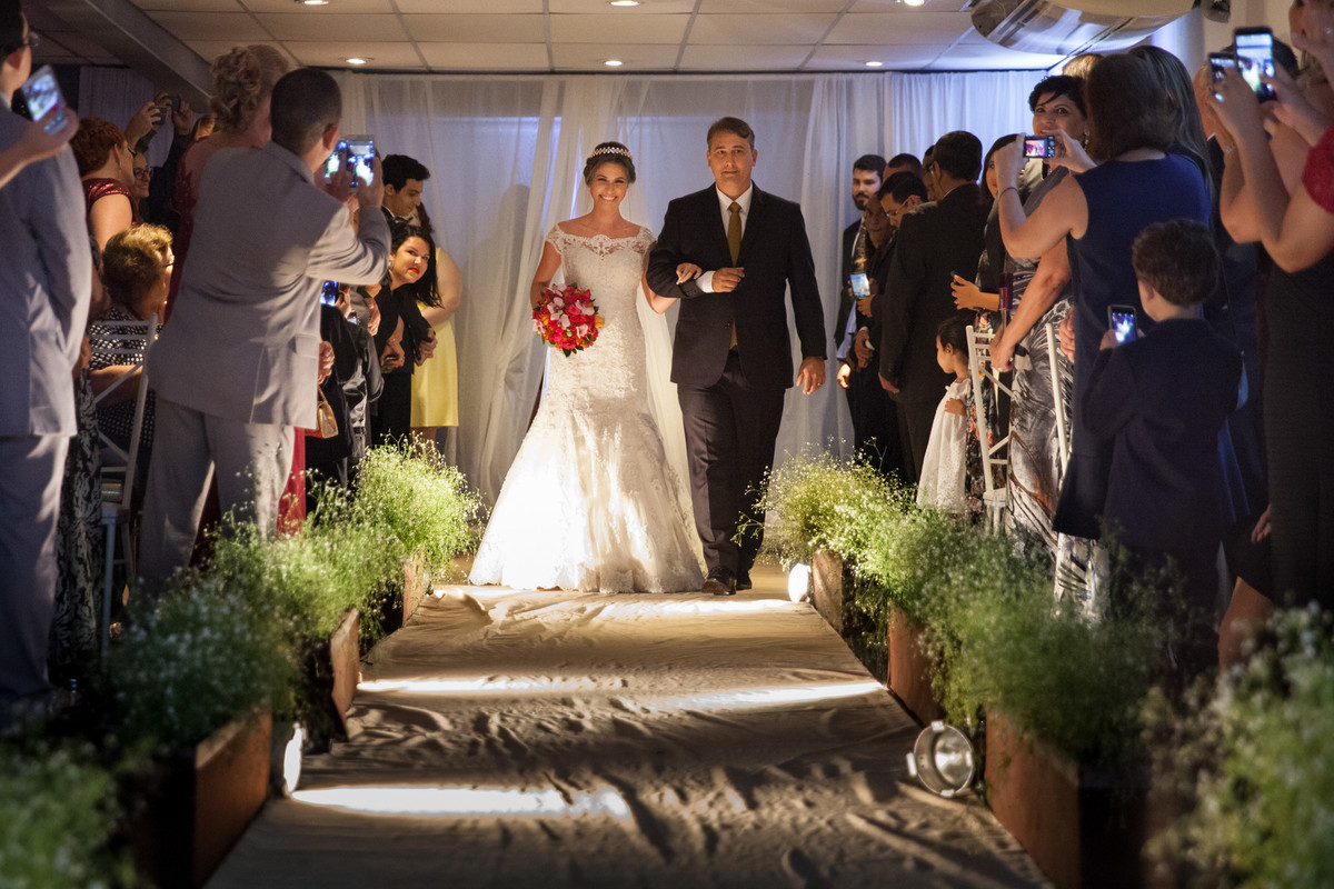 Bruno Brum foto e filmagem - Santos - Sao Paulo - casamento - noiva entrando com o pai