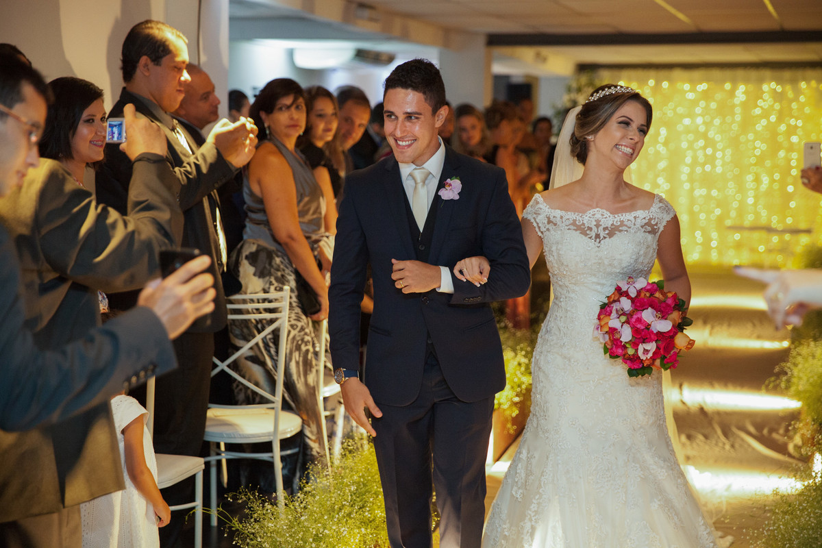 Bruno Brum foto e filmagem - Santos - Sao Paulo - casamento - saida dos noivos