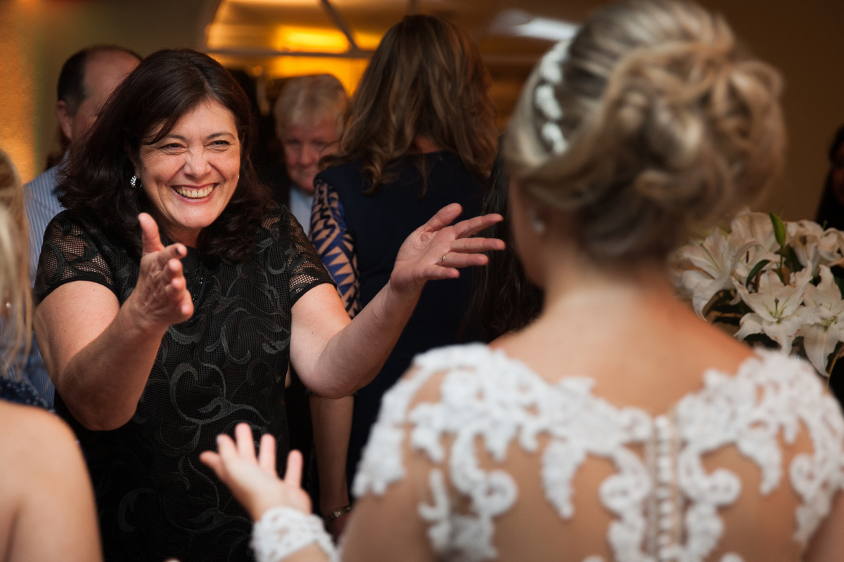 tia da noiva reencontra na festa de casamento