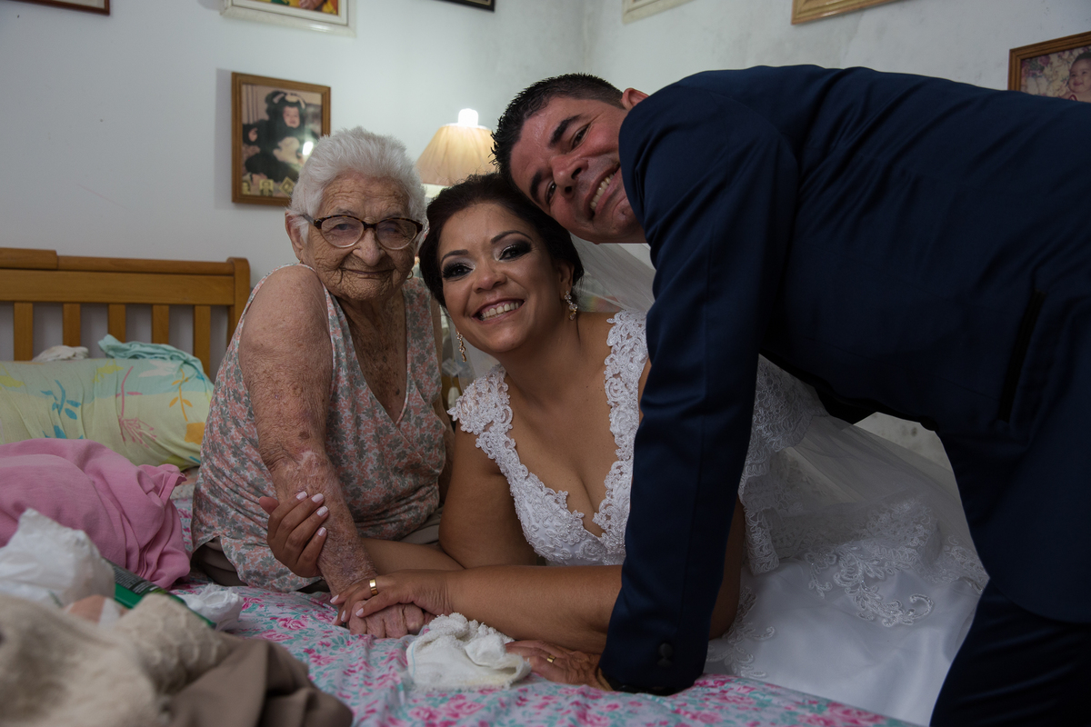 noivos visita avo que nao pode ir no casamento