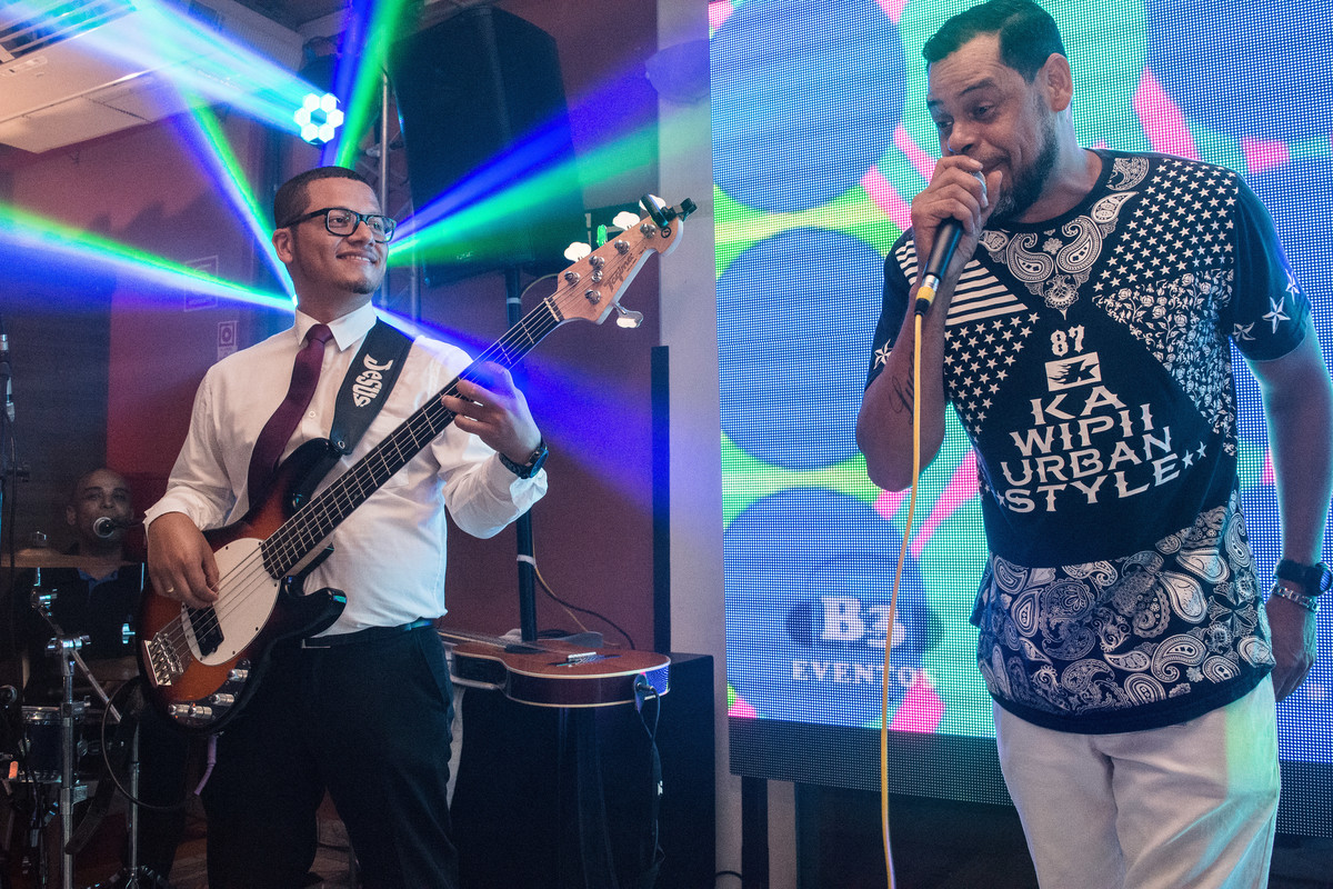 Edinho Ribeiro, cantor alegrando o casamento da CAlves Assessoria