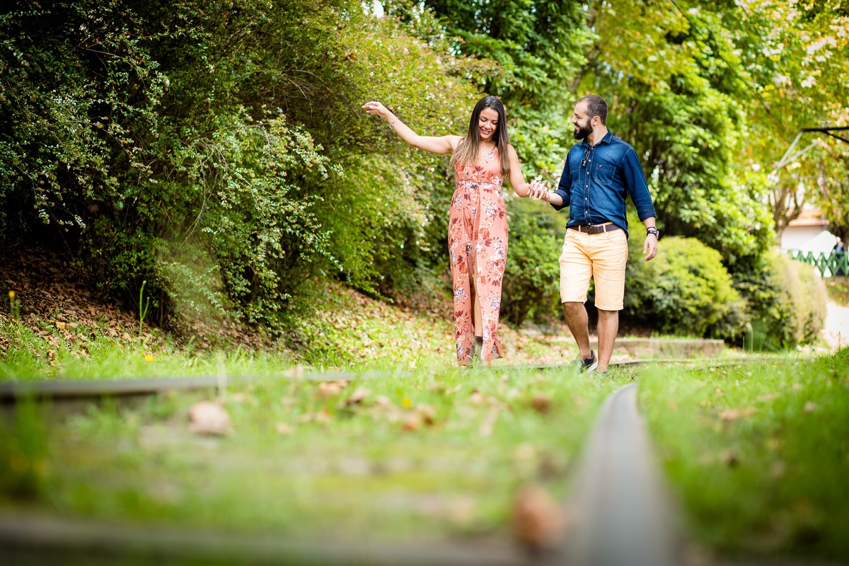 Campos do Jordão  Ensaio de noivos são paulo fotografo santos casal amor carinho buque blog de casamentos vireinoiva vou casar esession fotos no trem trilho de trem