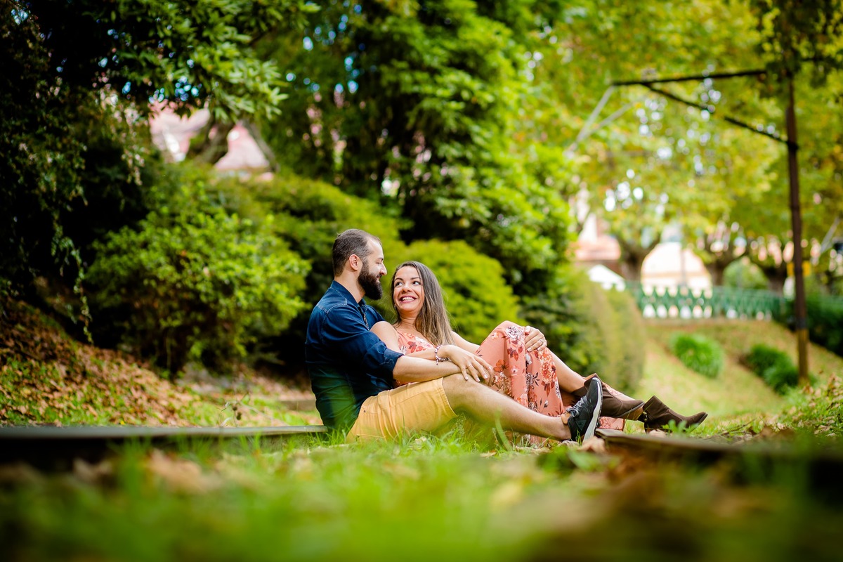 Campos do Jordão  Ensaio de noivos são paulo fotografo santos casal amor carinho buque blog de casamentos vireinoiva vou casar esession fotos no trem trilho de trem