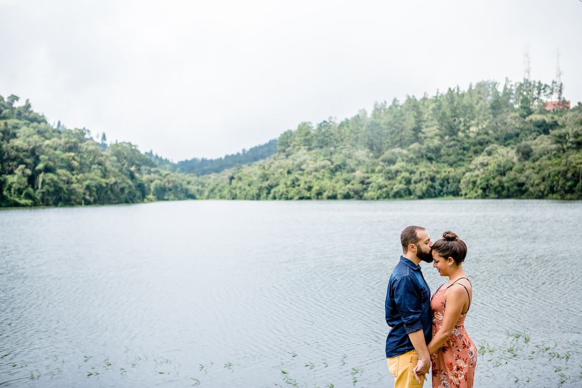 Campos do Jordão  Ensaio de noivos são paulo fotografo santos casal amor carinho buque blog de casamentos vireinoiva vou casar esession alto do capivari