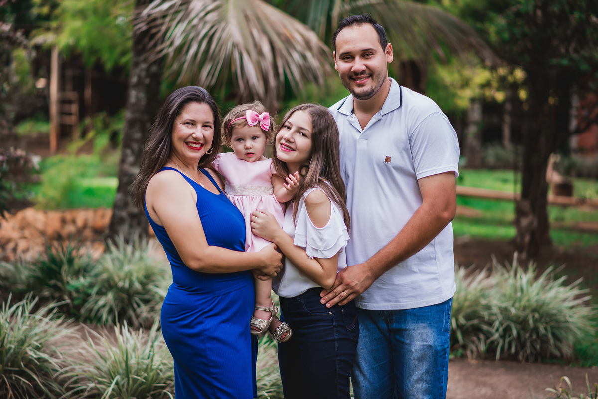 Helena arrasando no seu ensaio Smash the Cake realizado no espaço ao ar livre em nosso estúdio em Bebedouro - SP 