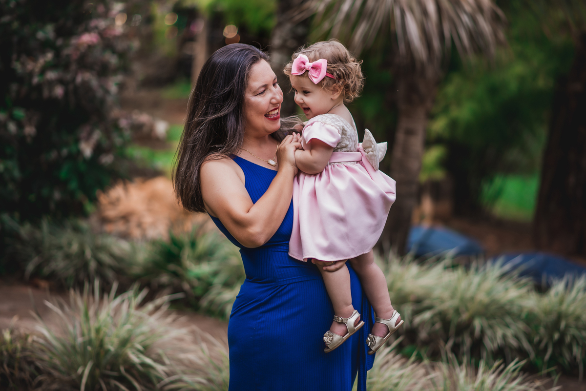 Helena arrasando no seu ensaio Smash the Cake realizado no espaço ao ar livre em nosso estúdio em Bebedouro - SP 