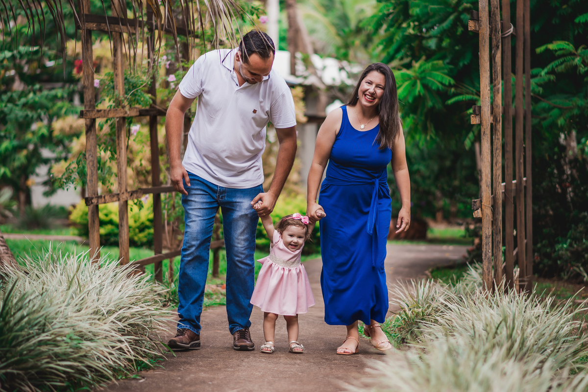 Helena arrasando no seu ensaio Smash the Cake realizado no espaço ao ar livre em nosso estúdio em Bebedouro - SP 