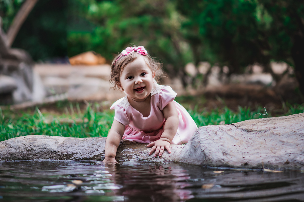 Helena arrasando no seu ensaio Smash the Cake realizado no espaço ao ar livre em nosso estúdio em Bebedouro - SP 