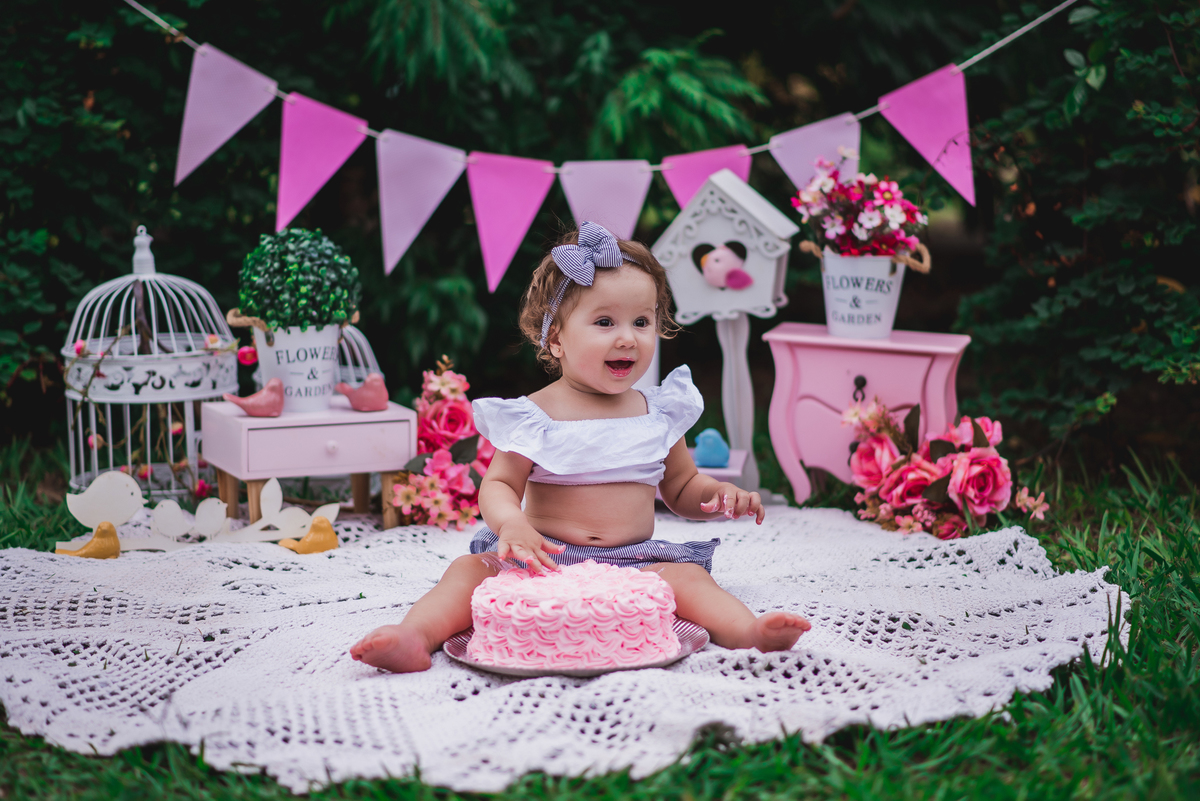 Helena arrasando no seu ensaio Smash the Cake realizado no espaço ao ar livre em nosso estúdio em Bebedouro - SP 