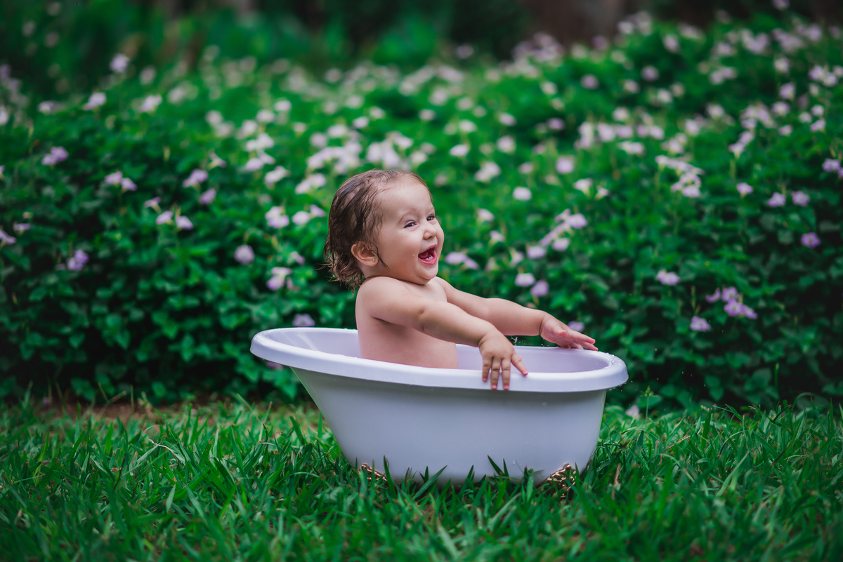 Helena arrasando no seu ensaio Smash the Cake realizado no espaço ao ar livre em nosso estúdio em Bebedouro - SP 