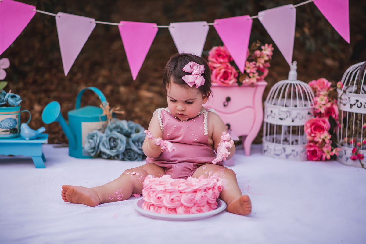 A Ana luiza se divertiu muito no seu ensaio Smash the Cake que fizemos no nosso estúdio em Bebedouro - Sp