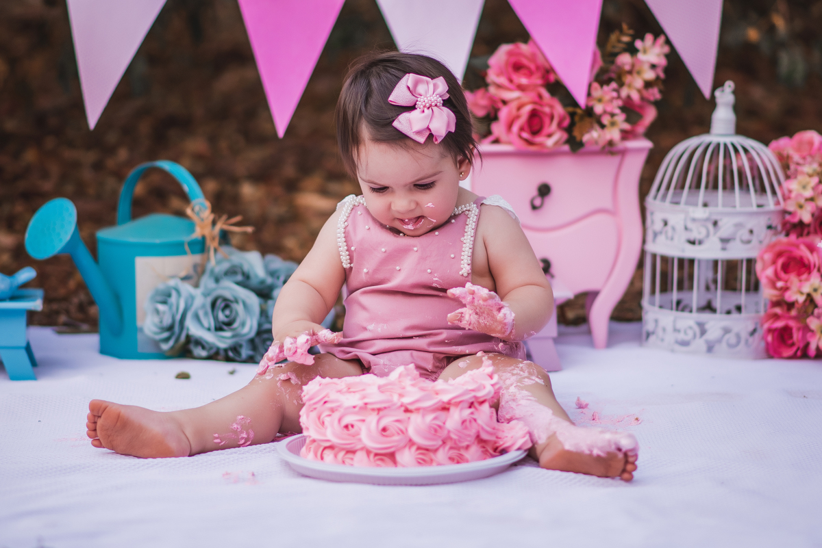 A Ana luiza se divertiu muito no seu ensaio Smash the Cake que fizemos no nosso estúdio em Bebedouro - Sp