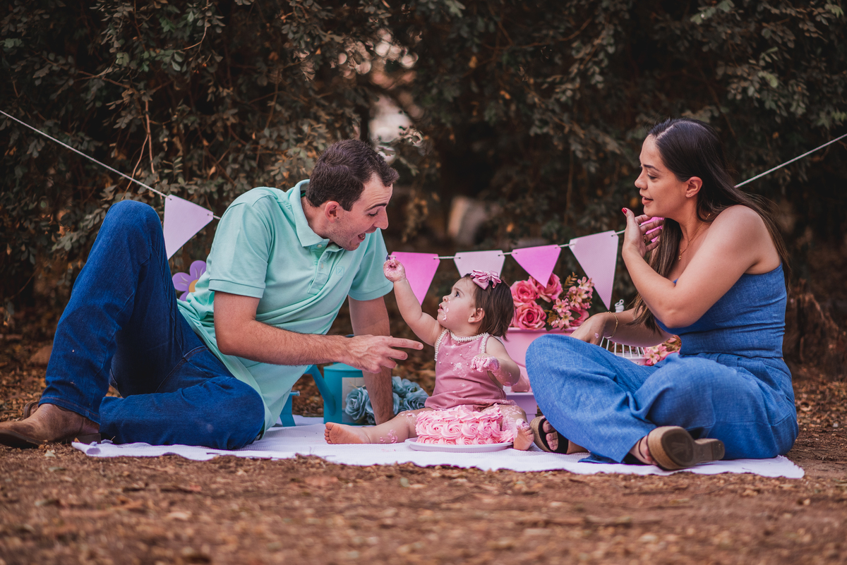 A Ana luiza se divertiu muito no seu ensaio Smash the Cake que fizemos no nosso estúdio em Bebedouro - Sp