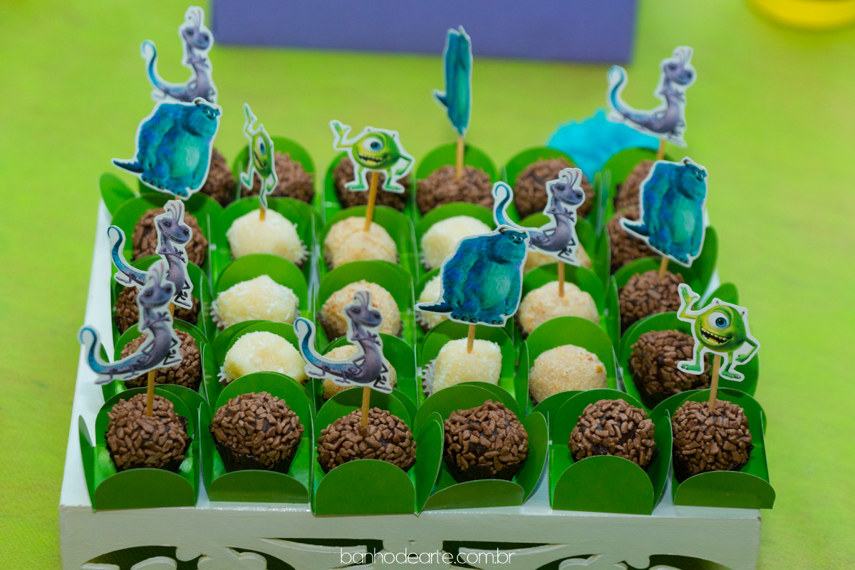 Tema Monstros S.A | Yuri Kenzo 3 anos fotografado por Banho de Arte