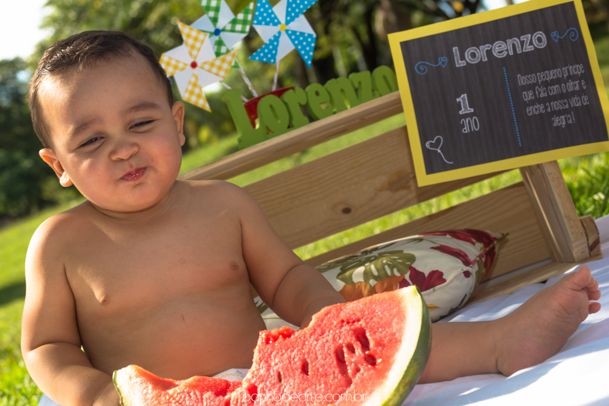 Smash the Watermelon |  Lorenzo e  Isadora fotografado por Banho de Arte