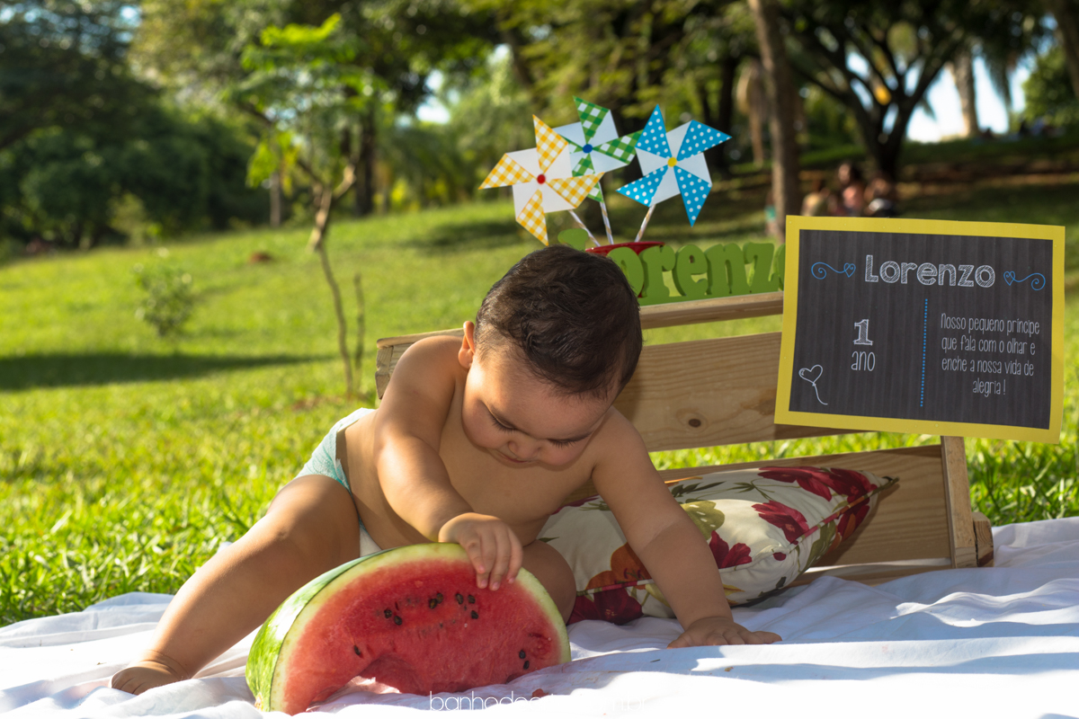 Smash the Watermelon |  Lorenzo e  Isadora fotografado por Banho de Arte