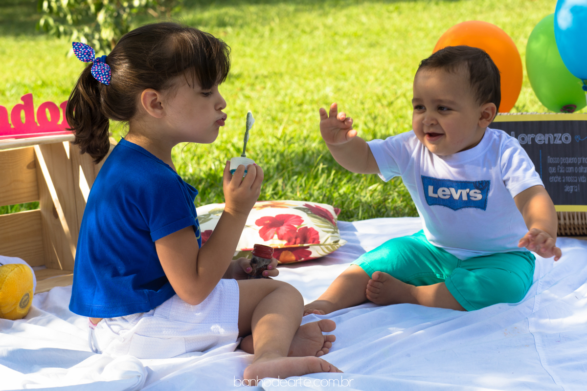 Smash the Watermelon |  Lorenzo e  Isadora fotografado por Banho de Arte