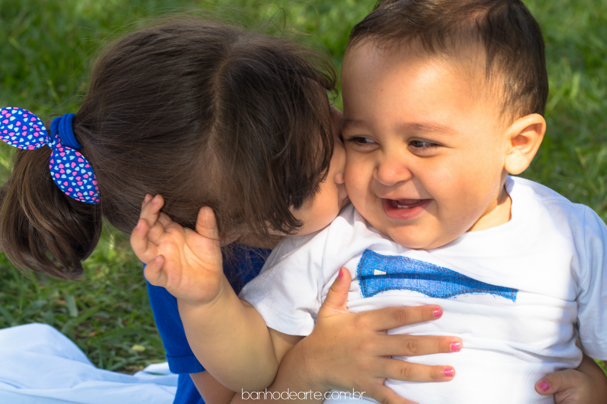 Smash the Watermelon |  Lorenzo e  Isadora fotografado por Banho de Arte