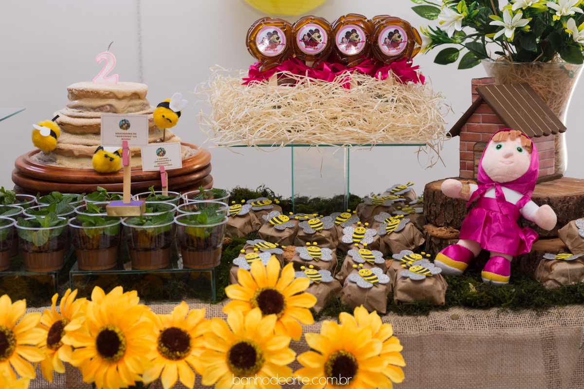 Festa tema Masha e o Urso - Aniversario Maria Fernanda 2 anos - Banho de Arte