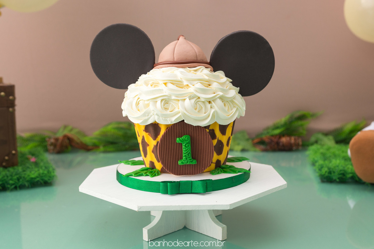 Smash the Cake Vinícius fotografado por Banho de Arte