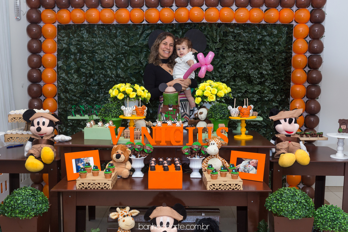 Aniversário de 1 ano do Vinícius - Tema Mickey Safari