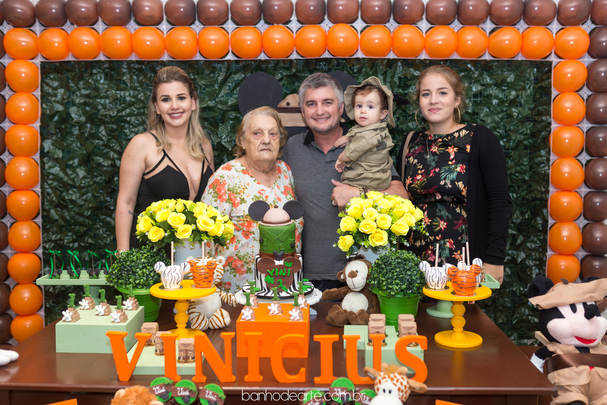 Aniversário de 1 ano do Vinícius - Tema Mickey Safari