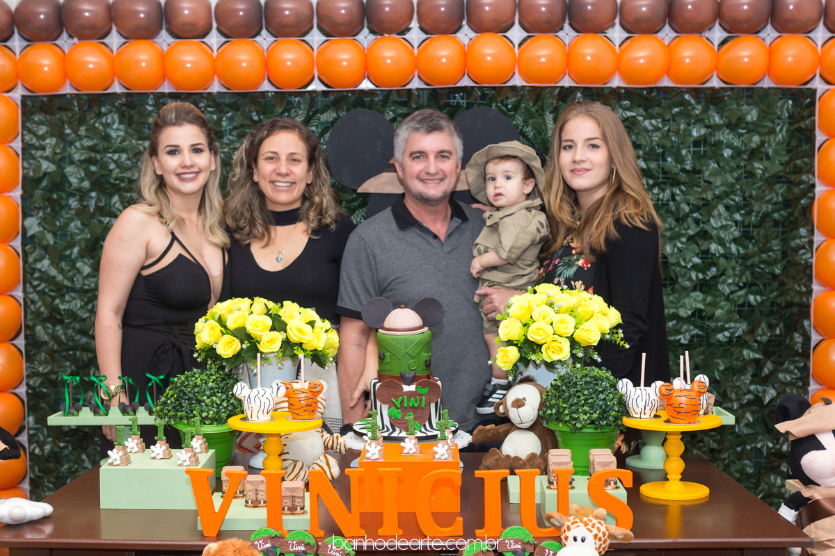 Aniversário de 1 ano do Vinícius - Tema Mickey Safari