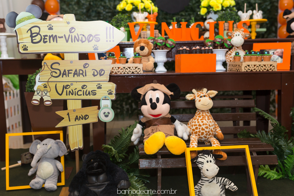 Aniversário de 1 ano do Vinícius - Tema Mickey Safari