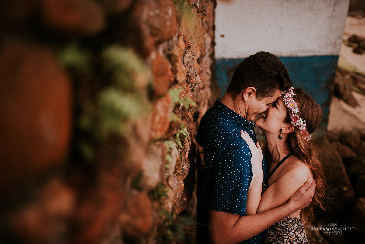 Ensaio de casal pré wedding na praia de bombinhas sc, fotógrafo anderson sachetti, praia da sepultura