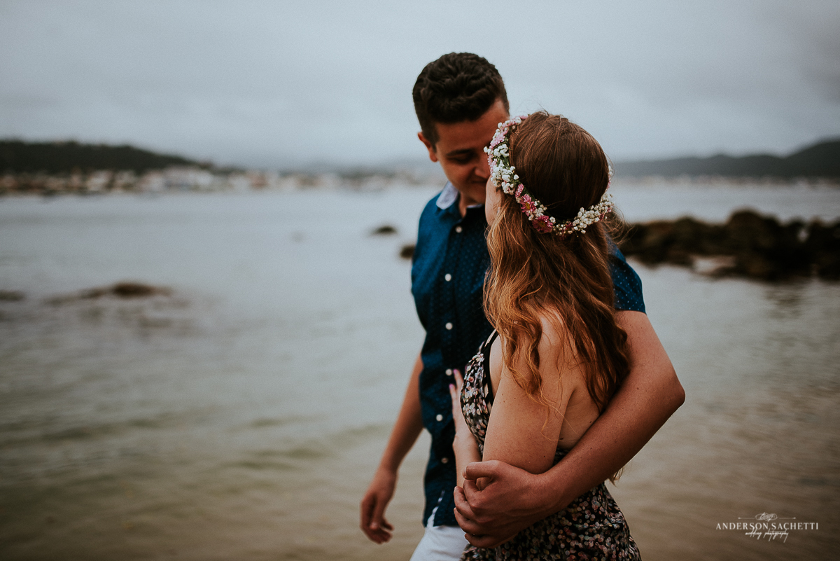 Ensaio de casal pré wedding na praia de bombinhas sc, fotógrafo anderson sachetti, praia de bombinhas