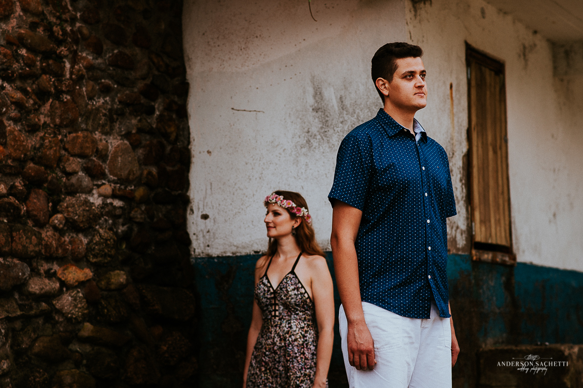 Ensaio de casal pré wedding na praia de bombinhas sc, fotógrafo anderson sachetti, praia da sepultura
