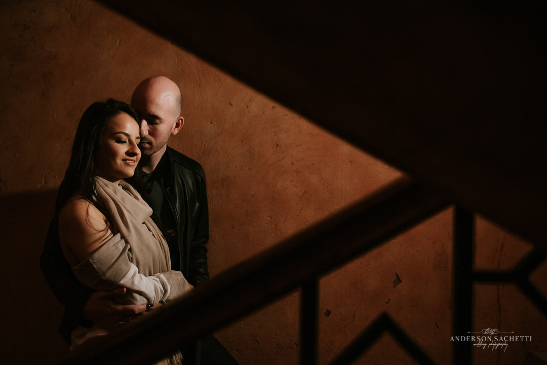 ensaio de casal pre-wedding vinícola villa francioni escadas