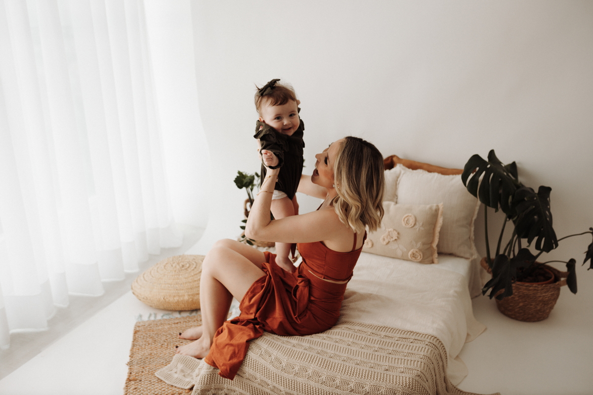 Ensaioinfantilcuritiba,ensaiodefamilia-fotosdefamiliacuritiba-ensaiodebebescuritiba-fotografainfantilcuritiba-tainaportofotografia-estudiofotograficocuritiba